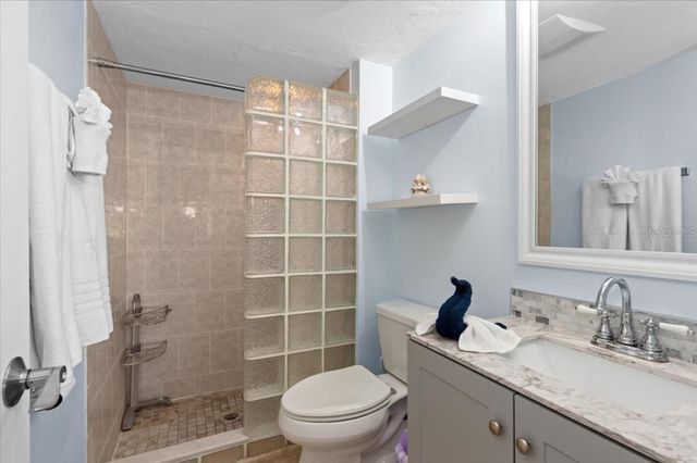 110 VISTA HERMOSA CIRCLE 106B, Sarasota, FL 34242