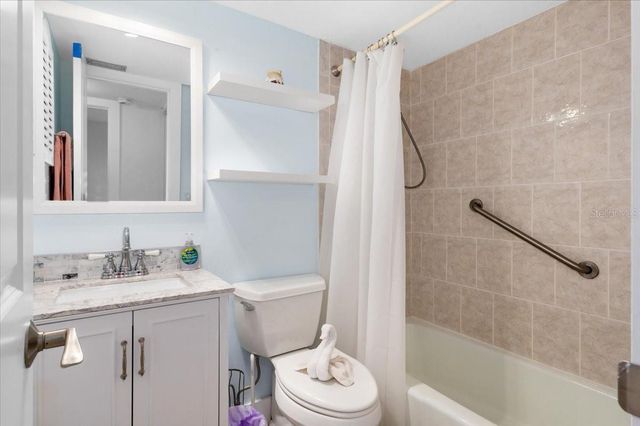 110 VISTA HERMOSA CIRCLE 106B, Sarasota, FL 34242