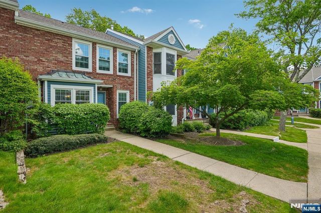 53 Woodledge Court, Rockaway Township, NJ 07866