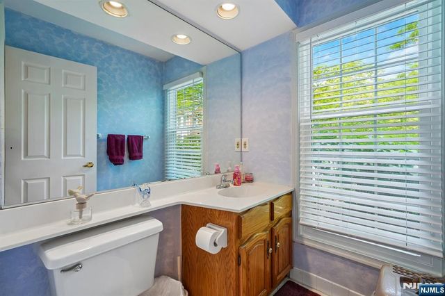 53 Woodledge Court, Rockaway Township, NJ 07866