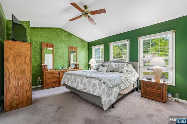 53 Woodledge Court, Rockaway Township, NJ 07866