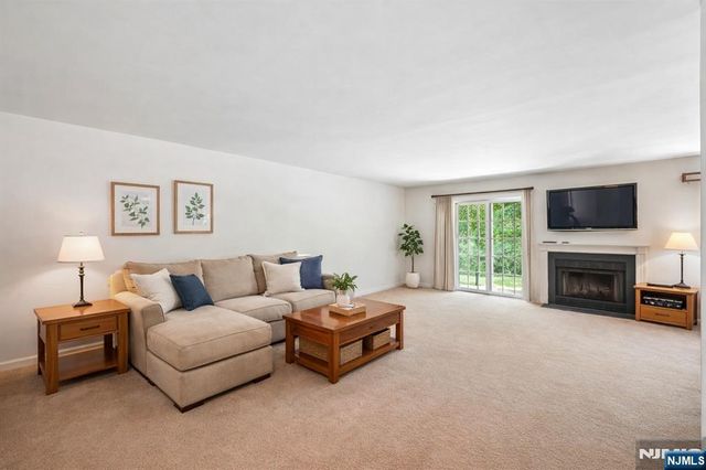 53 Woodledge Court, Rockaway Township, NJ 07866