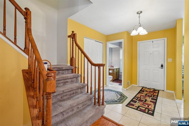 53 Woodledge Court, Rockaway Township, NJ 07866