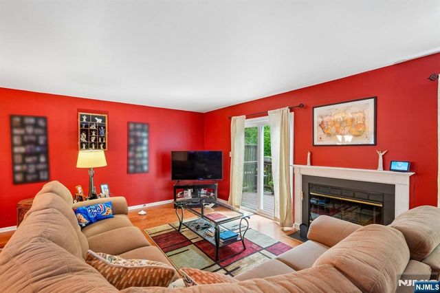 53 Woodledge Court, Rockaway Township, NJ 07866