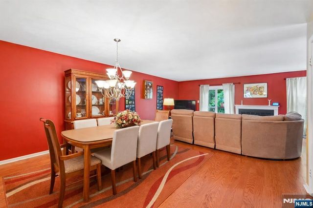 53 Woodledge Court, Rockaway Township, NJ 07866