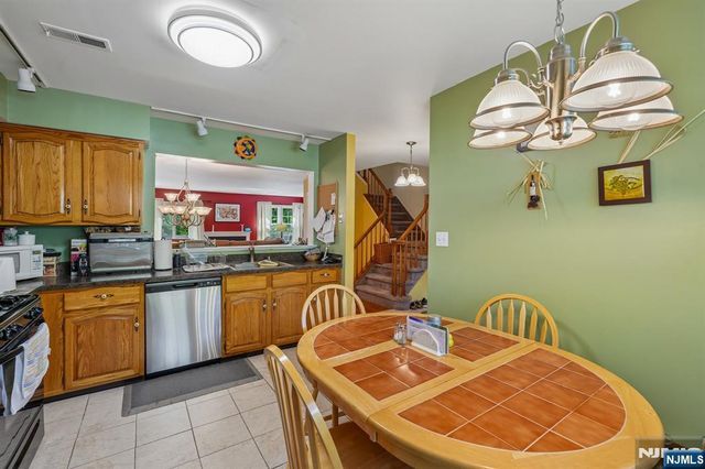 53 Woodledge Court, Rockaway Township, NJ 07866