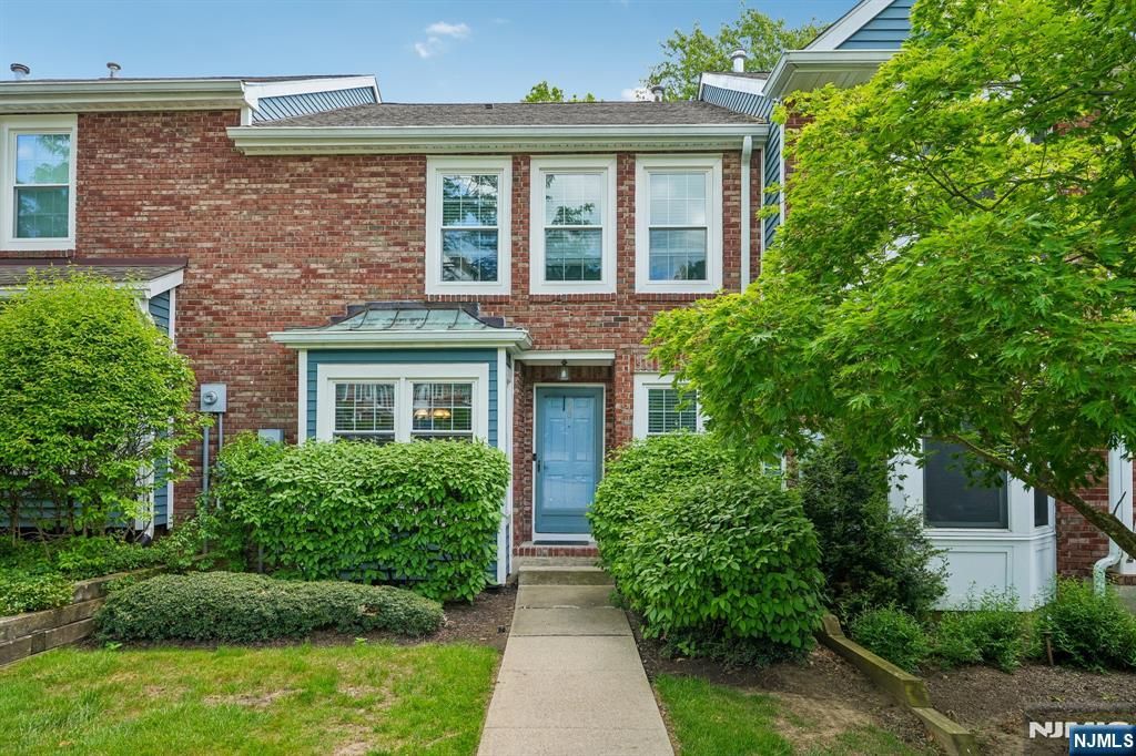 53 Woodledge Court, Rockaway Township, NJ 07866