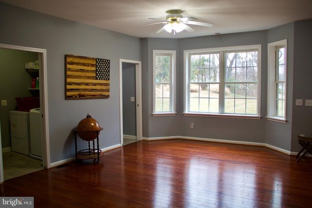 11601 WARREN LN, Fairfax, VA 22030