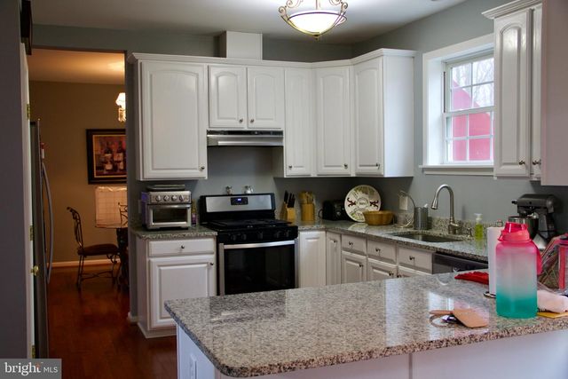 11601 WARREN LN, Fairfax, VA 22030