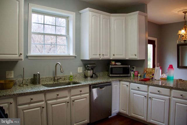 11601 WARREN LN, Fairfax, VA 22030