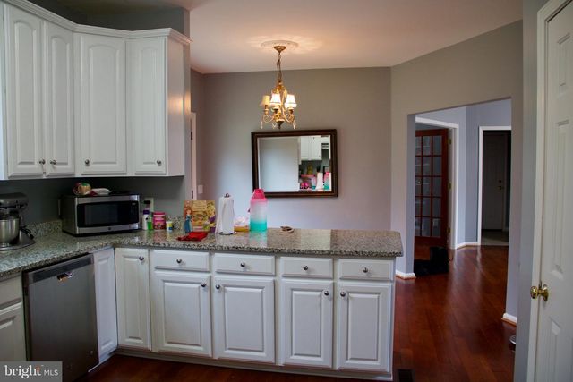 11601 WARREN LN, Fairfax, VA 22030