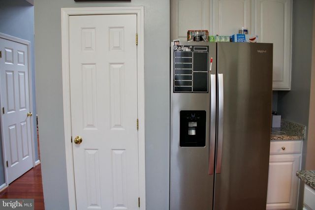 11601 WARREN LN, Fairfax, VA 22030