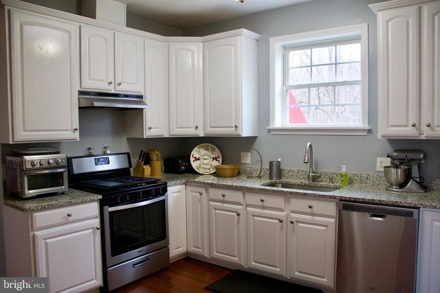 11601 WARREN LN, Fairfax, VA 22030