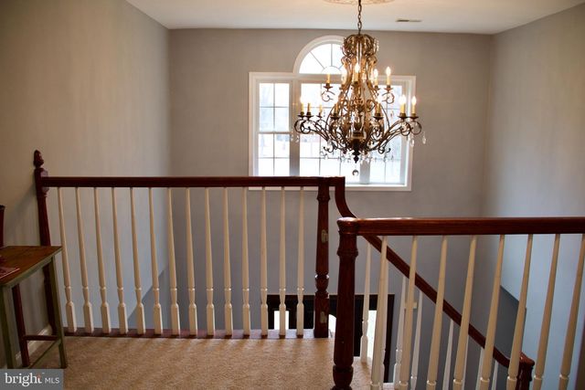 11601 WARREN LN, Fairfax, VA 22030