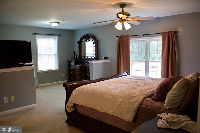 11601 WARREN LN, Fairfax, VA 22030