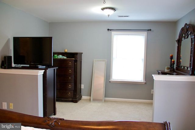 11601 WARREN LN, Fairfax, VA 22030