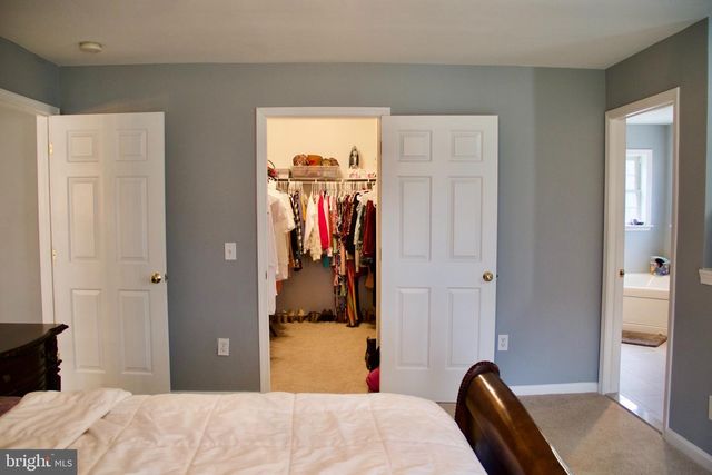 11601 WARREN LN, Fairfax, VA 22030