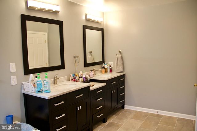 11601 WARREN LN, Fairfax, VA 22030