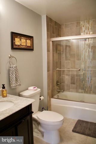 11601 WARREN LN, Fairfax, VA 22030