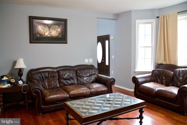 11601 WARREN LN, Fairfax, VA 22030