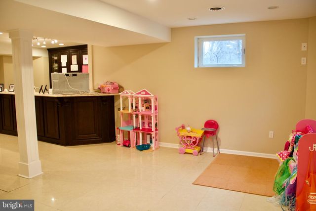 11601 WARREN LN, Fairfax, VA 22030
