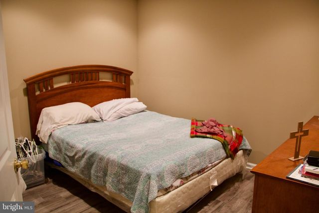 11601 WARREN LN, Fairfax, VA 22030