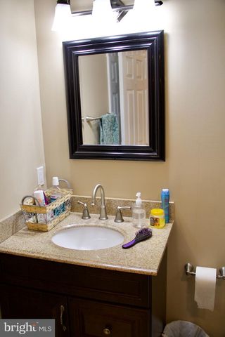 11601 WARREN LN, Fairfax, VA 22030