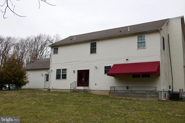 11601 WARREN LN, Fairfax, VA 22030