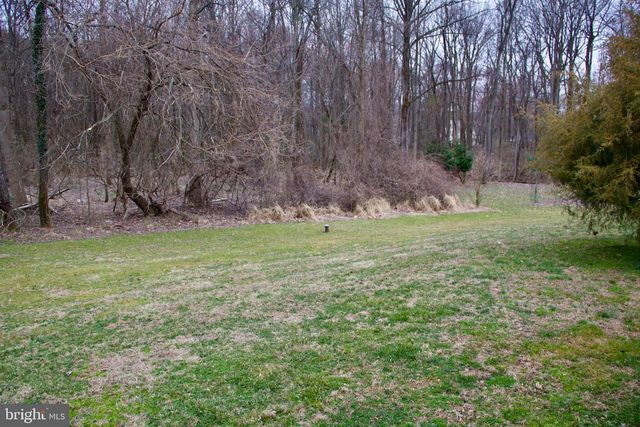 11601 WARREN LN, Fairfax, VA 22030