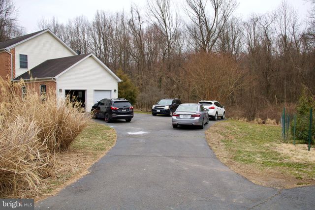 11601 WARREN LN, Fairfax, VA 22030