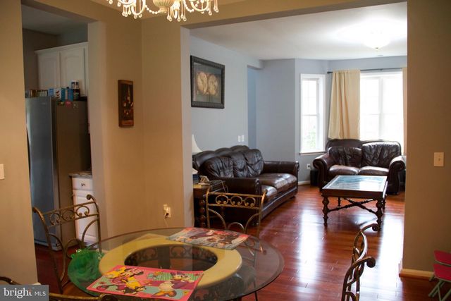 11601 WARREN LN, Fairfax, VA 22030