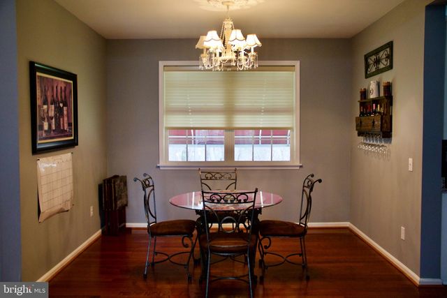 11601 WARREN LN, Fairfax, VA 22030