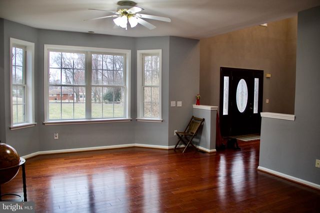 11601 WARREN LN, Fairfax, VA 22030