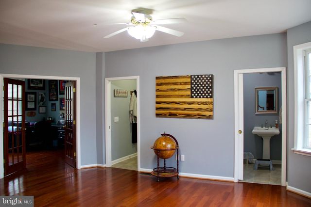 11601 WARREN LN, Fairfax, VA 22030