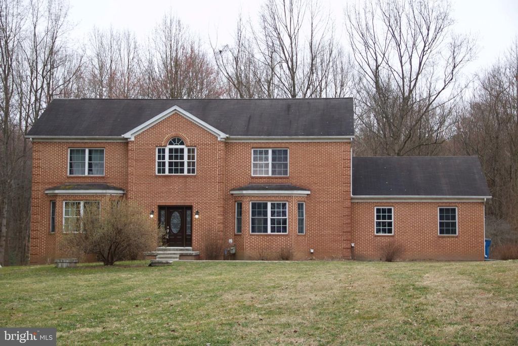 11601 WARREN LN, Fairfax, VA 22030