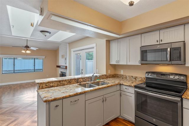 521 LAKESHORE CIRCLE, Lake Mary, FL 32746