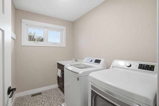 1860 White Pine Court, Stillwater, MN 55082