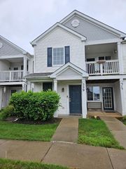329 Silverstone Drive 329, Carpentersville, IL 60110