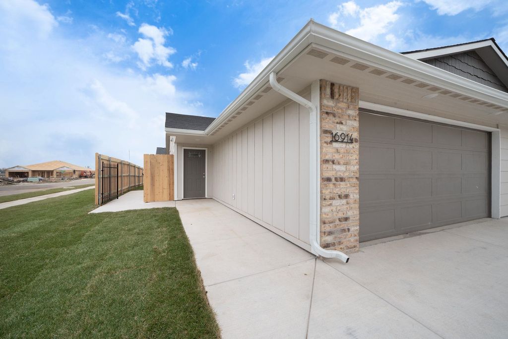 16816 W Lawson St, Goddard, KS 67052