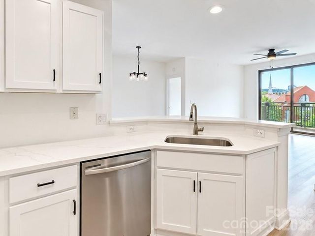 718 W Trade Street 412, Charlotte, NC 28202