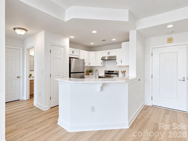 718 W Trade Street 412, Charlotte, NC 28202