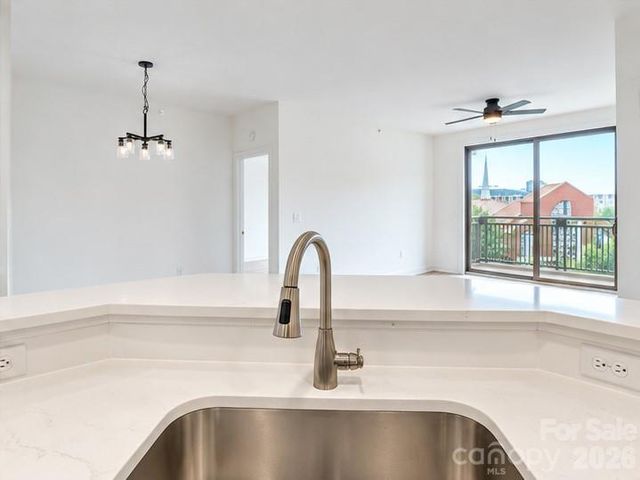 718 W Trade Street 412, Charlotte, NC 28202