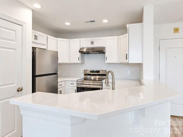 718 W Trade Street 412, Charlotte, NC 28202
