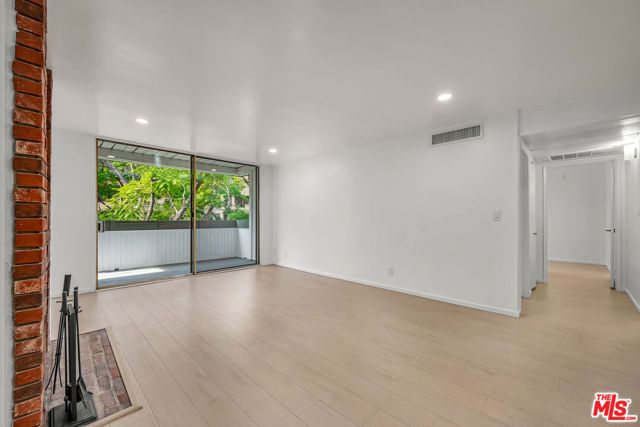 406 N Oakhurst Drive 202, Beverly Hills, CA 90210