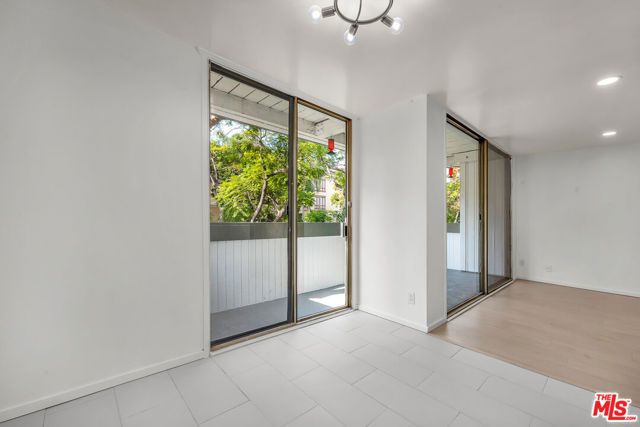 406 N Oakhurst Drive 202, Beverly Hills, CA 90210