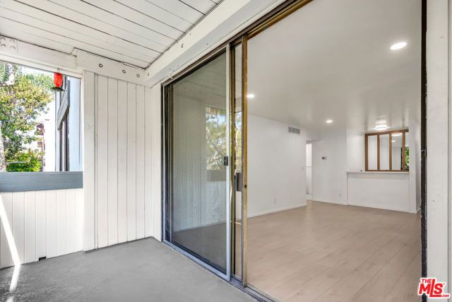 406 N Oakhurst Drive 202, Beverly Hills, CA 90210