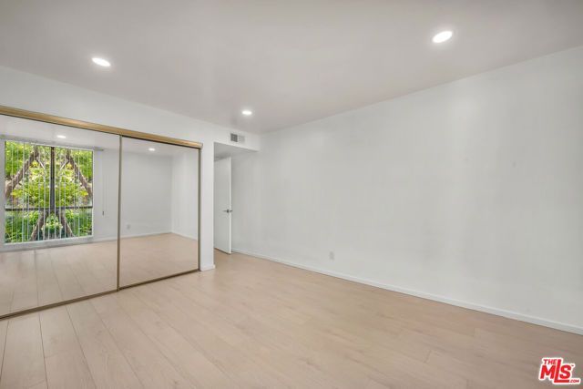 406 N Oakhurst Drive 202, Beverly Hills, CA 90210