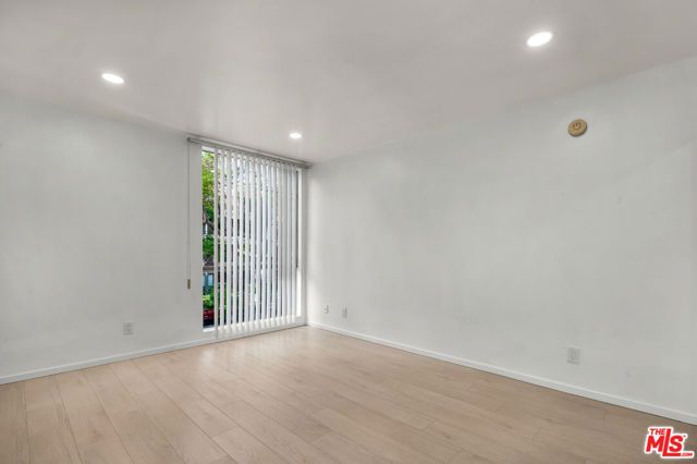 406 N Oakhurst Drive 202, Beverly Hills, CA 90210