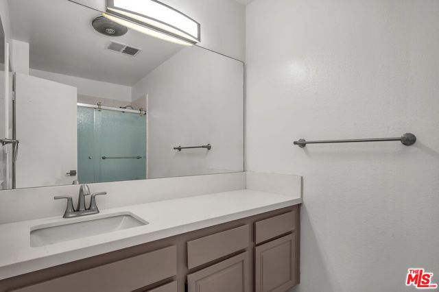 406 N Oakhurst Drive 202, Beverly Hills, CA 90210