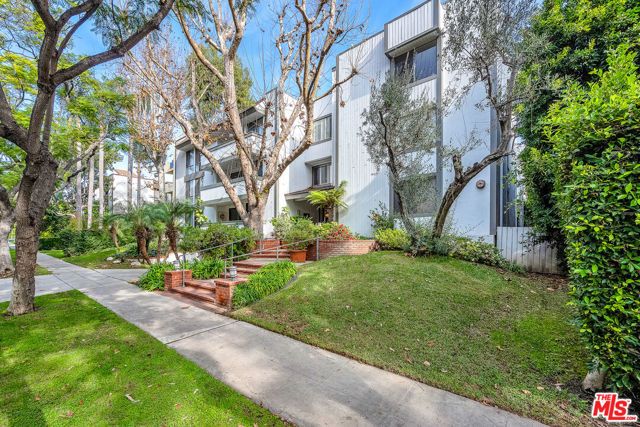 406 N Oakhurst Drive 202, Beverly Hills, CA 90210